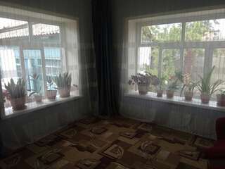 Гостевой дом Sweet Home Джалал-Абад Трехместный номер с окном-3